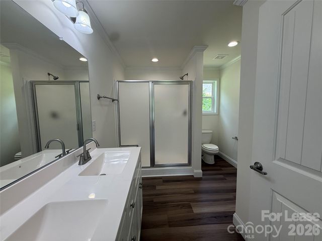 204 Oscelake Way, Hendersonville, NC 28739