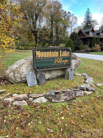 204 Oscelake Way, Hendersonville, NC 28739