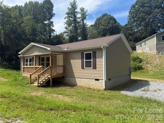 204 Oscelake Way, Hendersonville, NC 28739