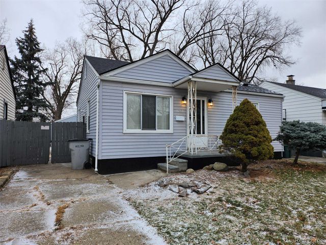 1753 E Milton Avenue, Hazel Park, MI 48030