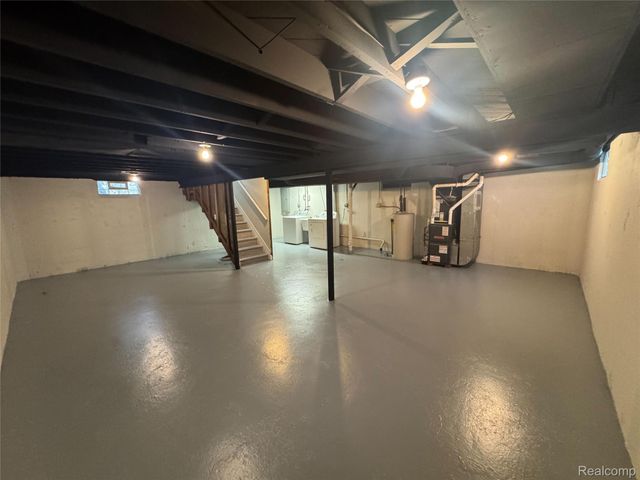 1753 E Milton Avenue, Hazel Park, MI 48030