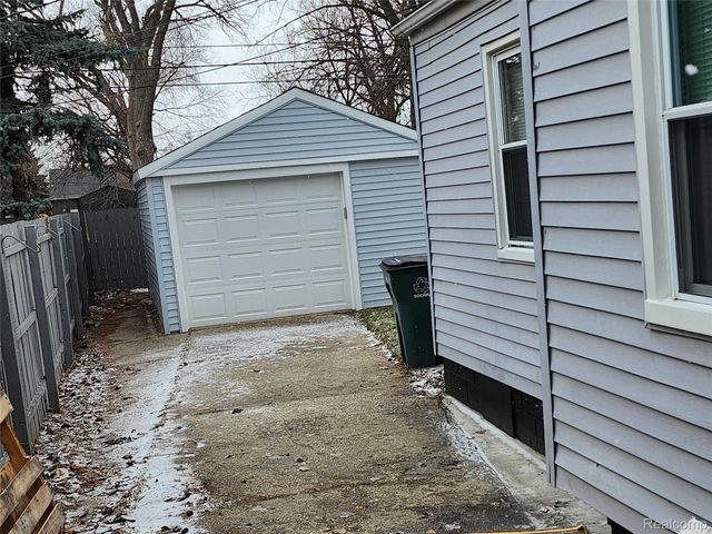 1753 E Milton Avenue, Hazel Park, MI 48030