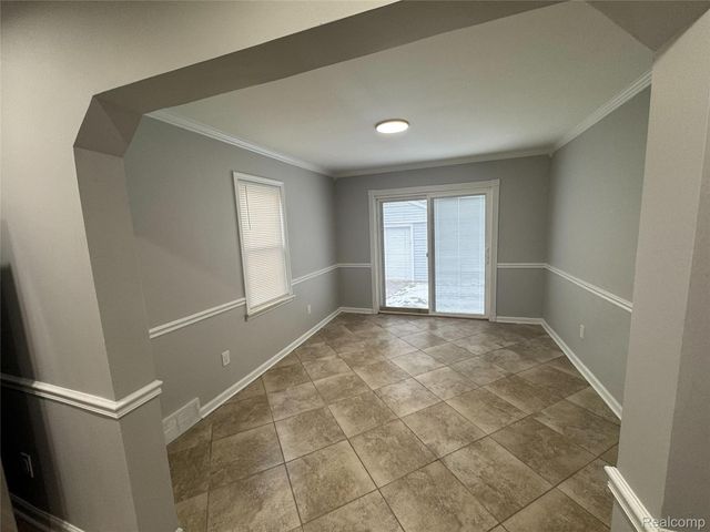 1753 E Milton Avenue, Hazel Park, MI 48030