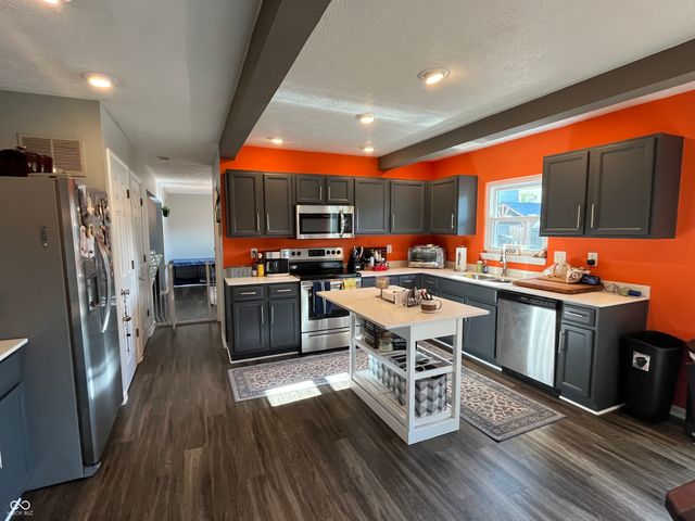 825 Yellowwood Drive, Greenwood, IN 46143