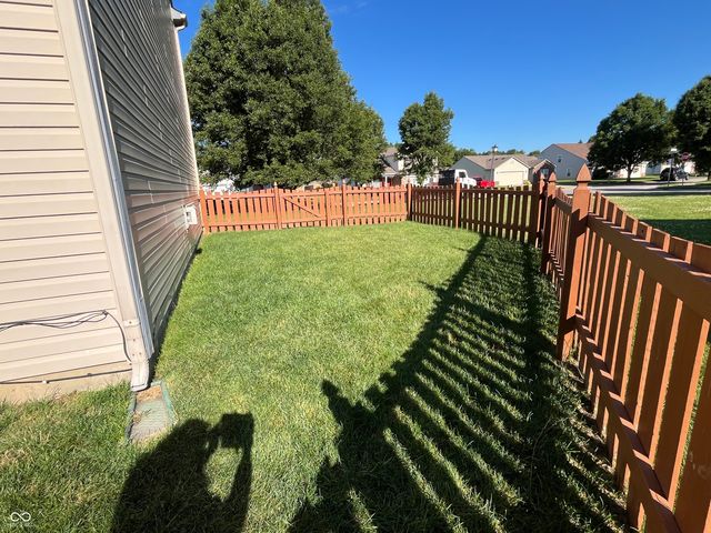 825 Yellowwood Drive, Greenwood, IN 46143