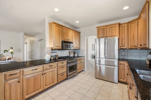 10599 W Lakeside Ln, Nine Mile Falls, WA 99026
