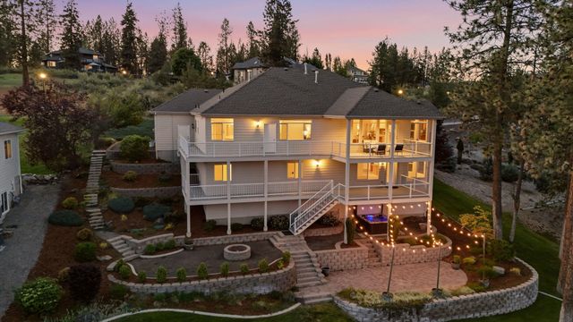 10599 W Lakeside Ln, Nine Mile Falls, WA 99026