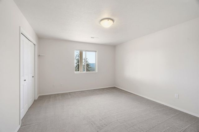 10599 W Lakeside Ln, Nine Mile Falls, WA 99026