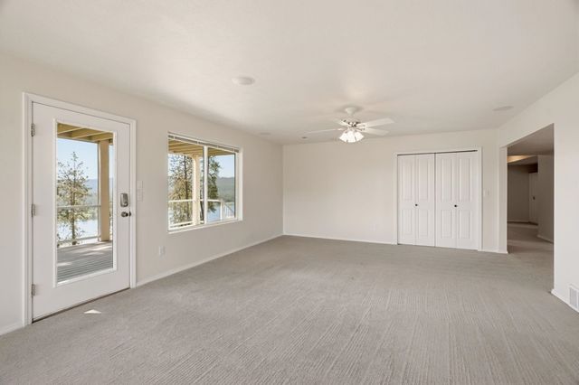10599 W Lakeside Ln, Nine Mile Falls, WA 99026