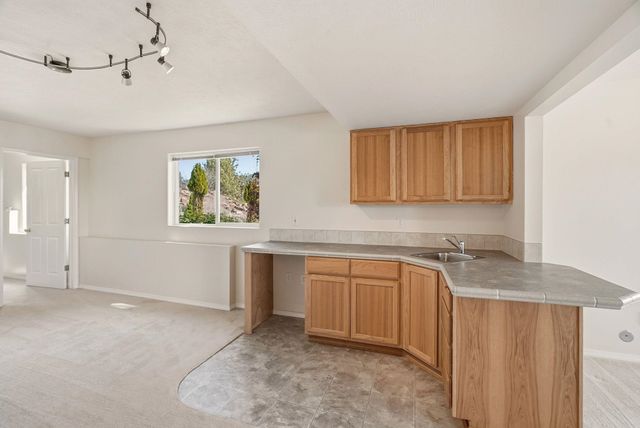 10599 W Lakeside Ln, Nine Mile Falls, WA 99026