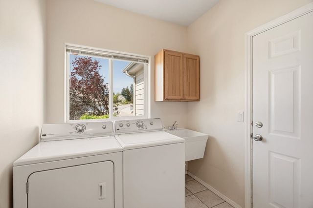 10599 W Lakeside Ln, Nine Mile Falls, WA 99026
