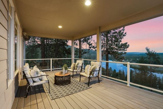 10599 W Lakeside Ln, Nine Mile Falls, WA 99026