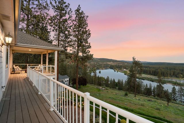 10599 W Lakeside Ln, Nine Mile Falls, WA 99026