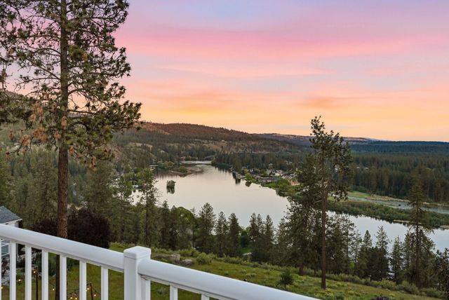 10599 W Lakeside Ln, Nine Mile Falls, WA 99026