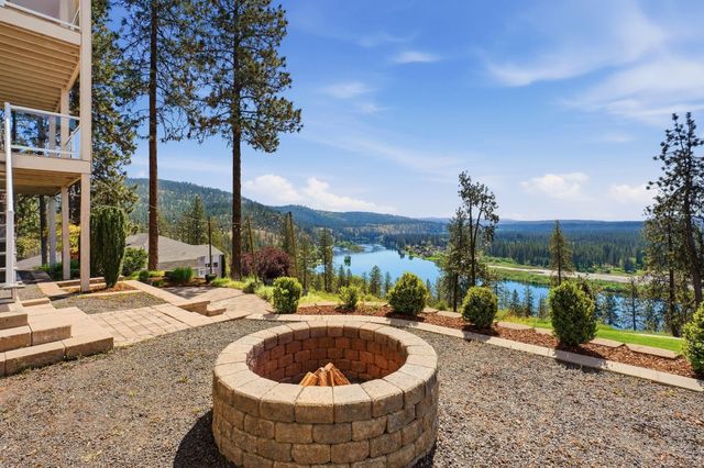 10599 W Lakeside Ln, Nine Mile Falls, WA 99026