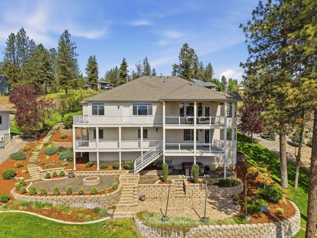 10599 W Lakeside Ln, Nine Mile Falls, WA 99026