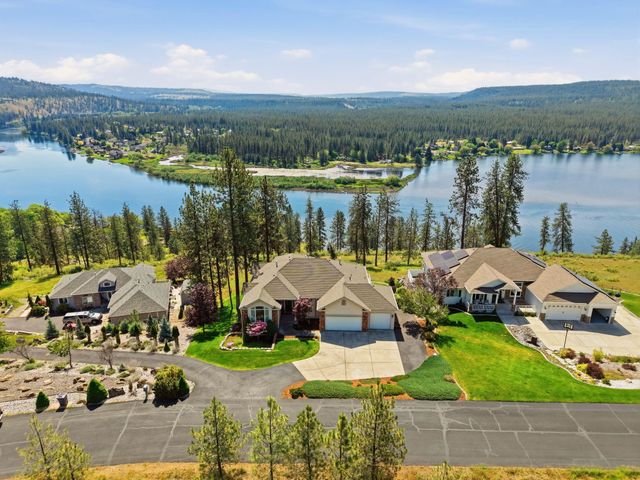 10599 W Lakeside Ln, Nine Mile Falls, WA 99026