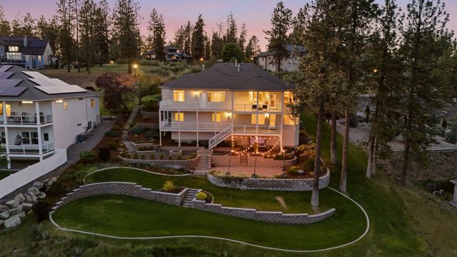 10599 W Lakeside Ln, Nine Mile Falls, WA 99026