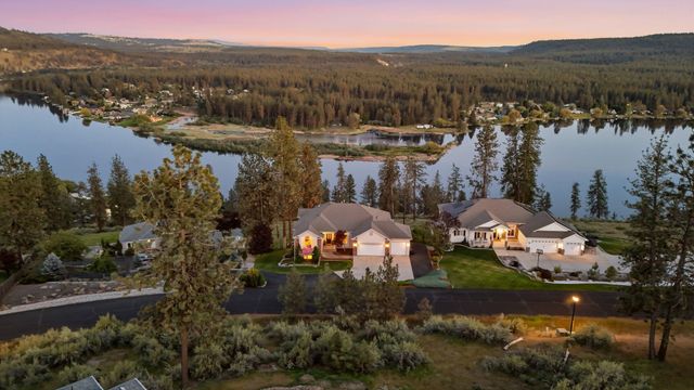 10599 W Lakeside Ln, Nine Mile Falls, WA 99026