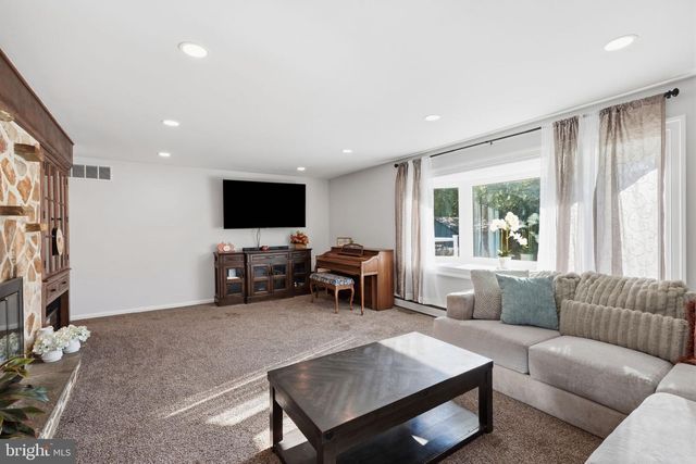 473 SWEETBRIAR DR, Warminster, PA 18974