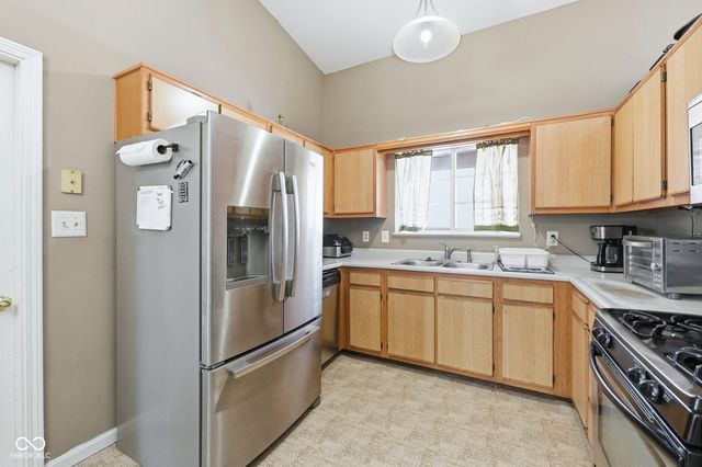 90 Meadow Creek Boulevard, Whiteland, IN 46184