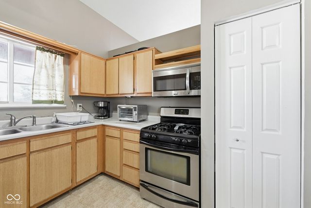 90 Meadow Creek Boulevard, Whiteland, IN 46184