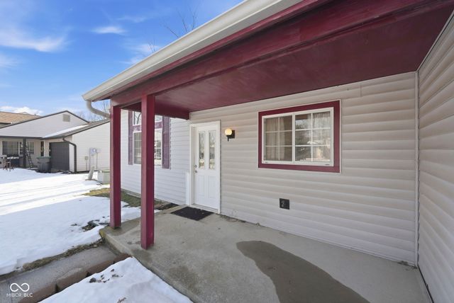 90 Meadow Creek Boulevard, Whiteland, IN 46184