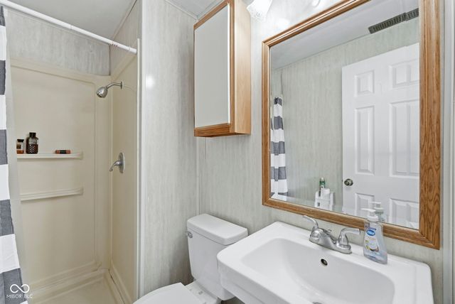 90 Meadow Creek Boulevard, Whiteland, IN 46184