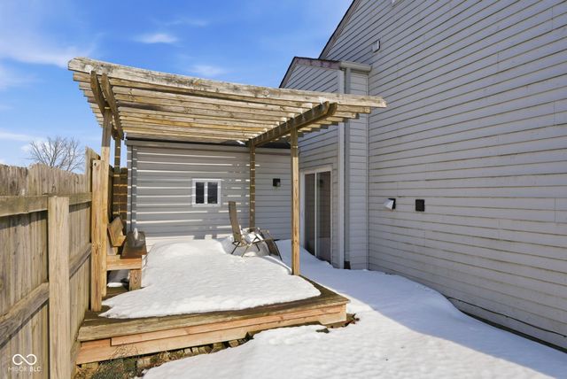 90 Meadow Creek Boulevard, Whiteland, IN 46184