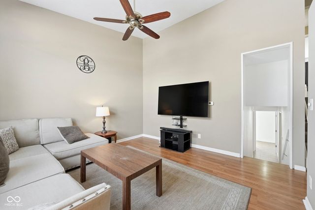 90 Meadow Creek Boulevard, Whiteland, IN 46184