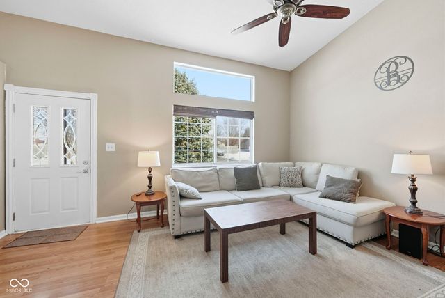 90 Meadow Creek Boulevard, Whiteland, IN 46184