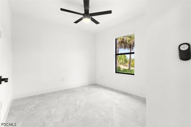 1137 Essex ST E, Lehigh Acres, FL 33974