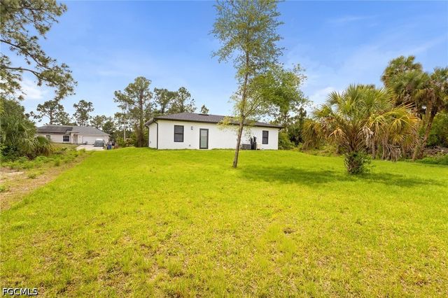 1137 Essex ST E, Lehigh Acres, FL 33974