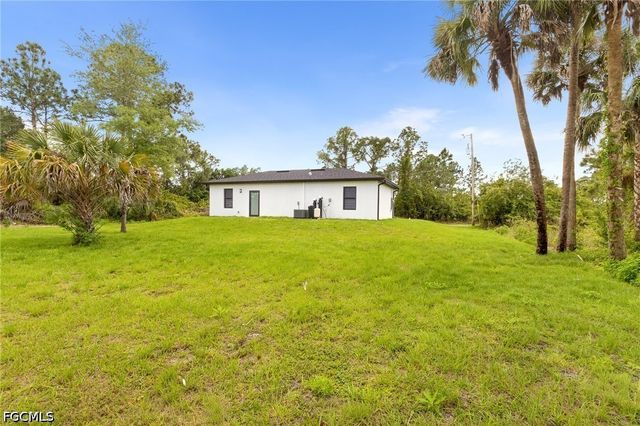 1137 Essex ST E, Lehigh Acres, FL 33974