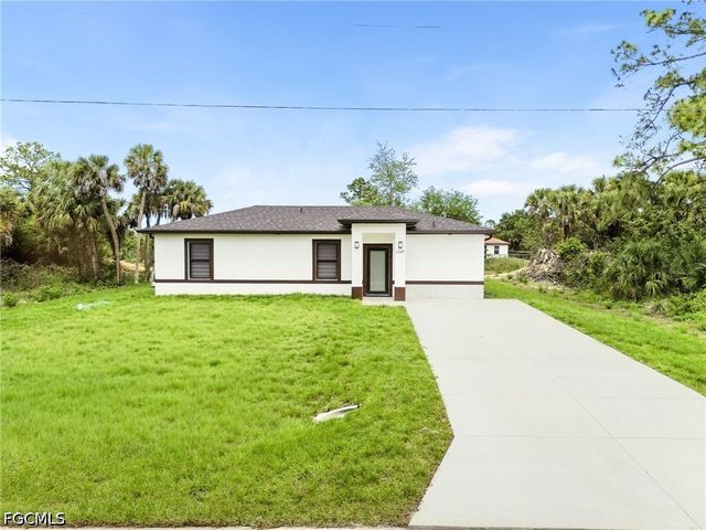 1137 Essex ST E, Lehigh Acres, FL 33974