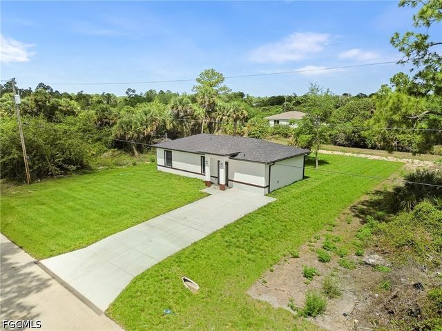 1137 Essex ST E, Lehigh Acres, FL 33974
