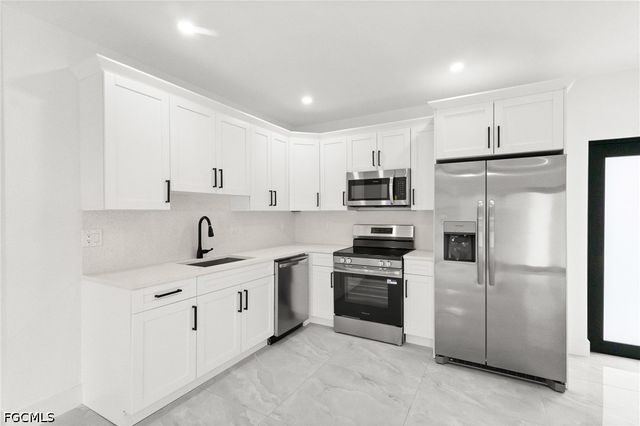 1137 Essex ST E, Lehigh Acres, FL 33974