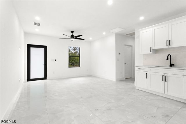 1137 Essex ST E, Lehigh Acres, FL 33974