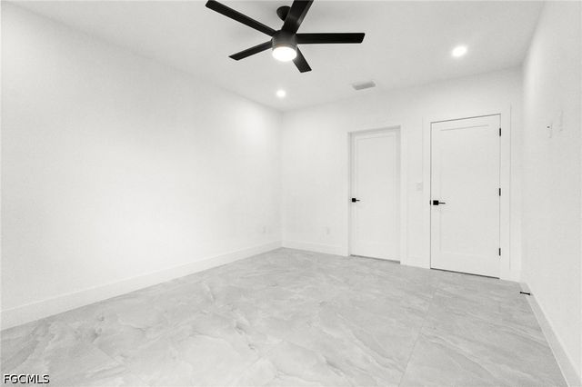 1137 Essex ST E, Lehigh Acres, FL 33974