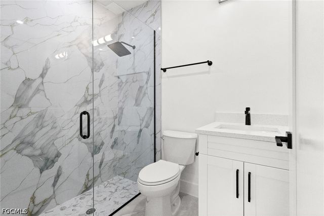 1137 Essex ST E, Lehigh Acres, FL 33974