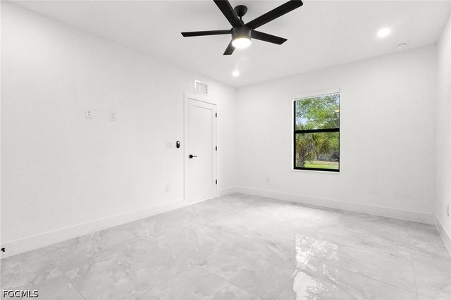 1137 Essex ST E, Lehigh Acres, FL 33974