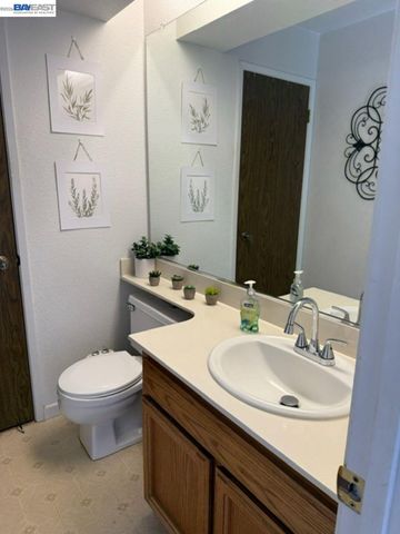 960 Buckskin Ter, Brentwood, CA 94513