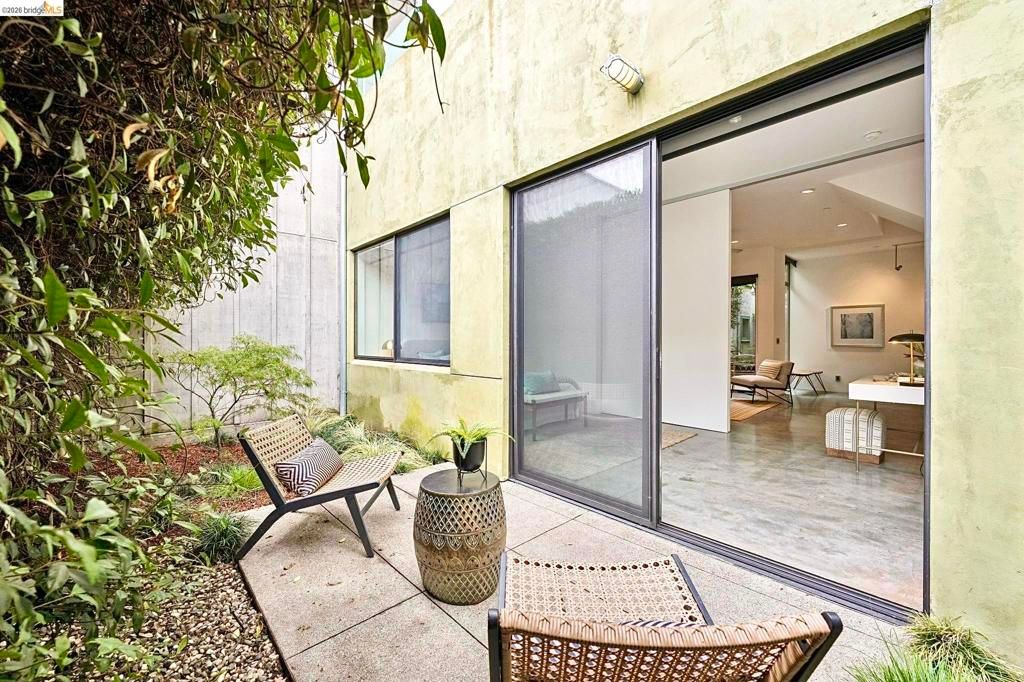 Image 14 of property listing at 2211 5Th St B, Berkeley, CA 94710