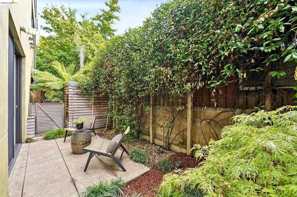 Image 15 of property listing at 2211 5Th St B, Berkeley, CA 94710