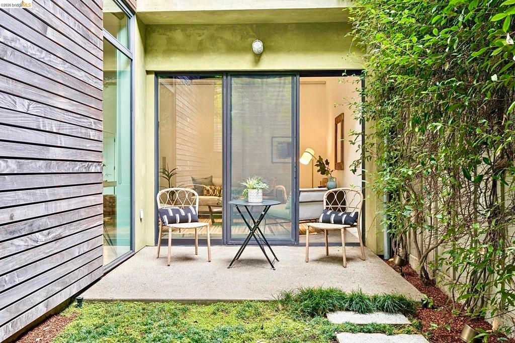 Image 19 of property listing at 2211 5Th St B, Berkeley, CA 94710