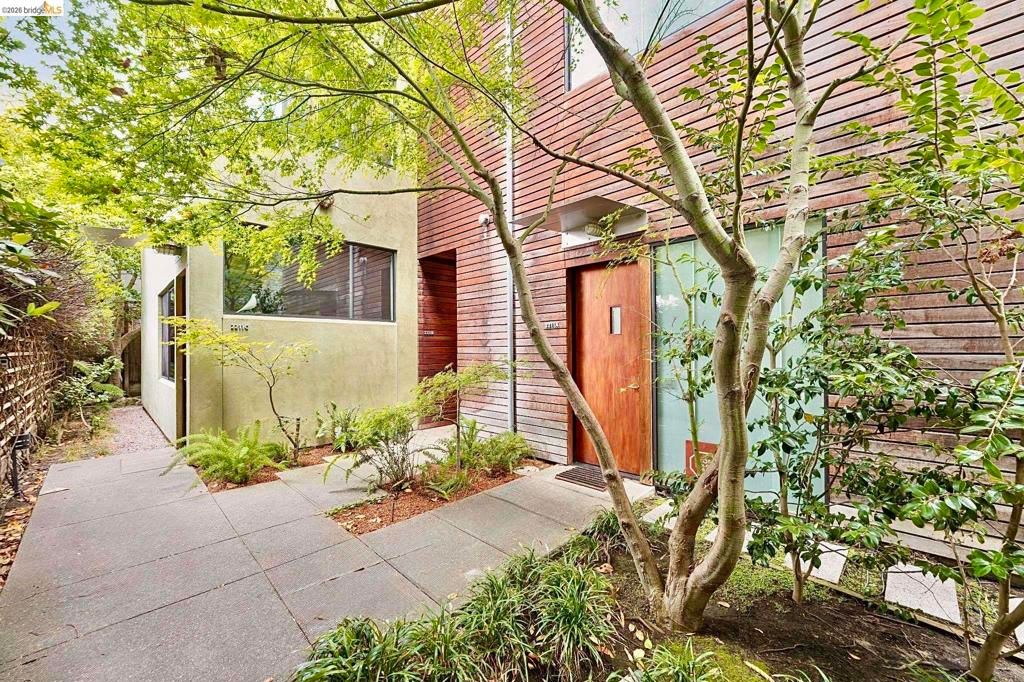Image 2 of property listing at 2211 5Th St B, Berkeley, CA 94710