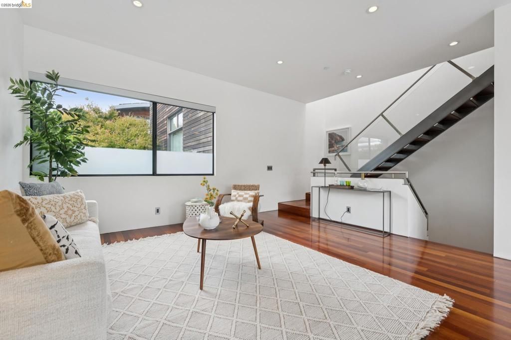 Image 25 of property listing at 2211 5Th St B, Berkeley, CA 94710
