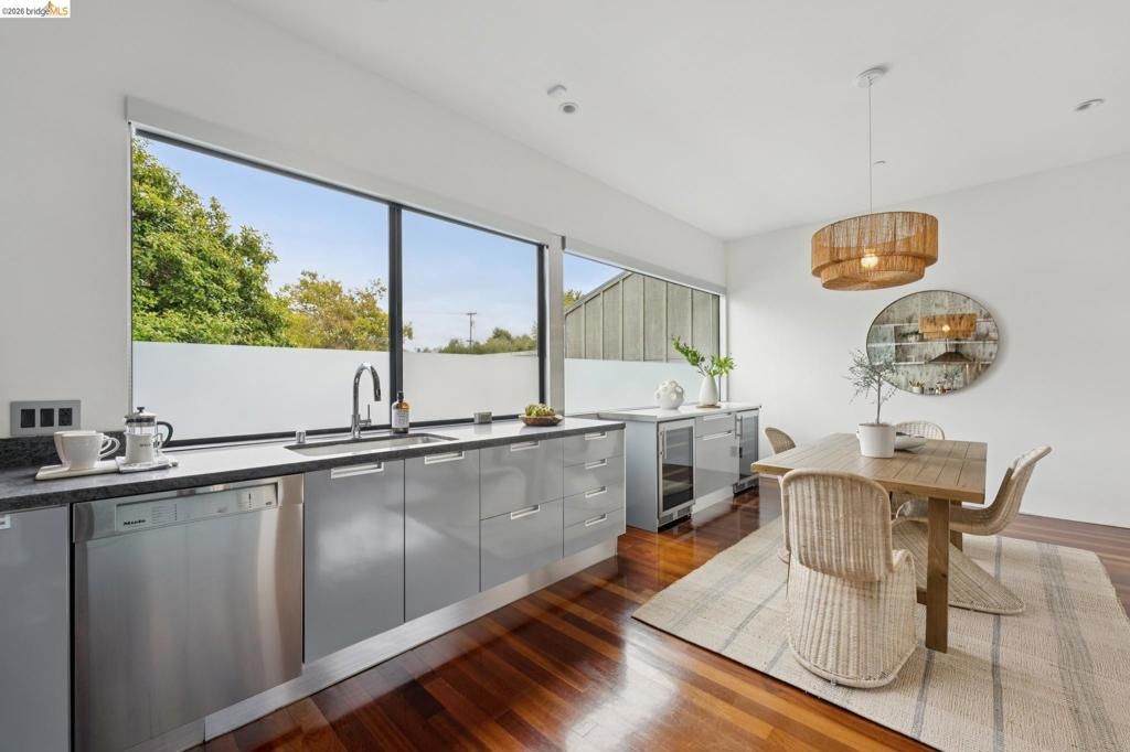 Image 34 of property listing at 2211 5Th St B, Berkeley, CA 94710
