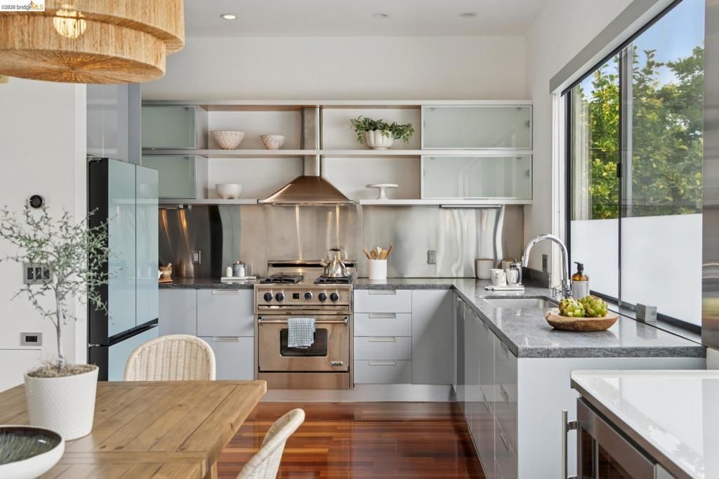 Image 37 of property listing at 2211 5Th St B, Berkeley, CA 94710