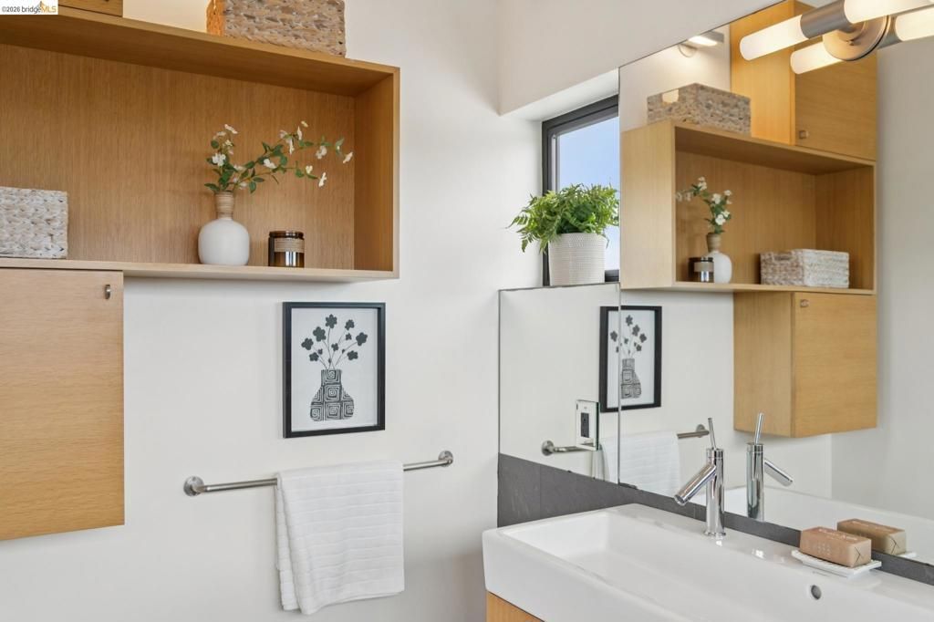 Image 48 of property listing at 2211 5Th St B, Berkeley, CA 94710